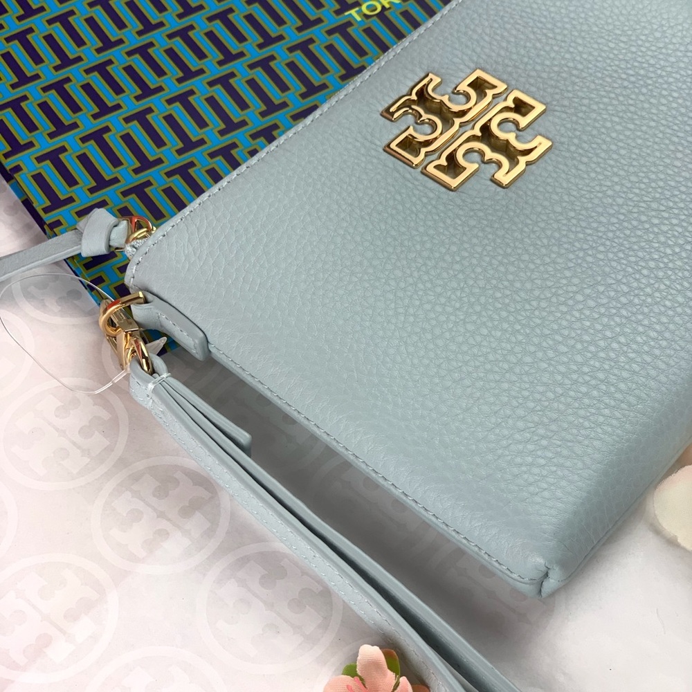 ✨Tory Burch Britten Large Zip Pouch Wristlet - Picture 2 of 7